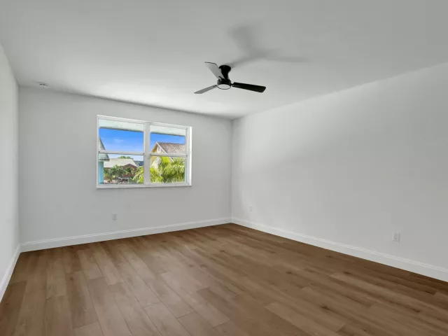 Продажа дома по адресу 9740 SW 14TH Street - фото 9359776