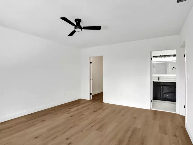 Продажа дома по адресу 9740 SW 14TH Street - фото 9359777