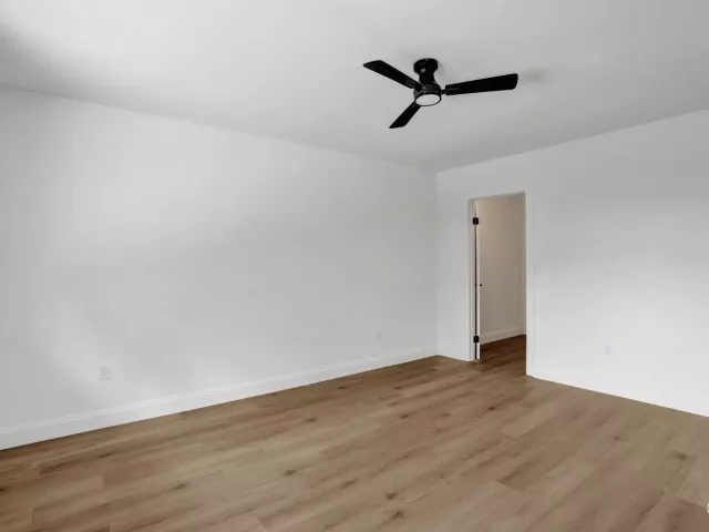 Продажа дома по адресу 9740 SW 14TH Street - фото 9359778