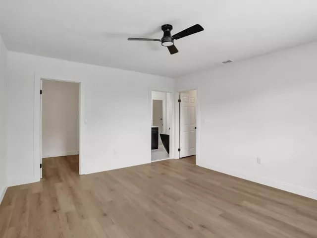 Продажа дома по адресу 9740 SW 14TH Street - фото 9359779
