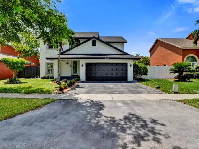 Продажа дома по адресу 9740 SW 14TH Street - фото 9359751