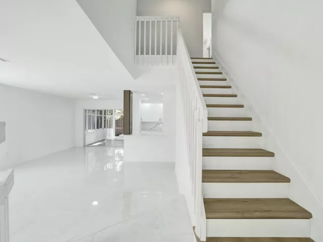 Продажа дома по адресу 9740 SW 14TH Street - фото 9359752