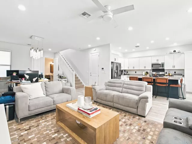 Продажа дома по адресу 20916 NW 1ST Drive - фото 9372126