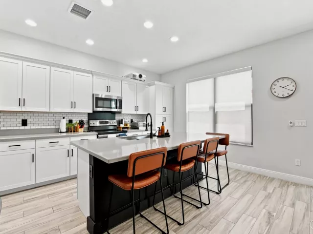 Продажа дома по адресу 20916 NW 1ST Drive - фото 9372131