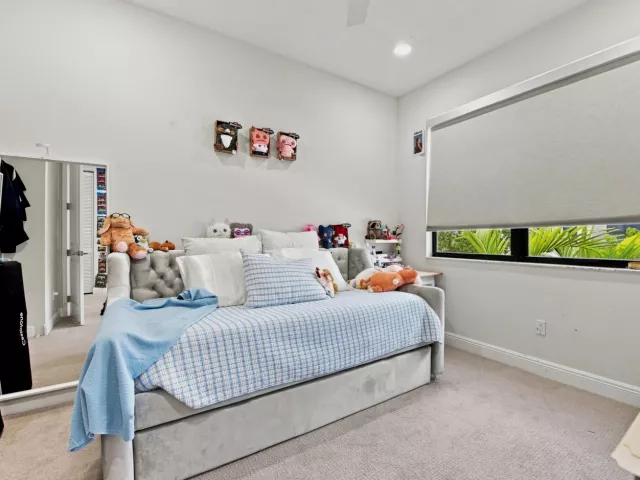 Продажа дома по адресу 20916 NW 1ST Drive - фото 9372132