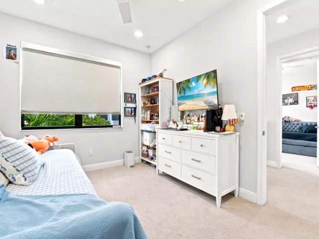Продажа дома по адресу 20916 NW 1ST Drive - фото 9372133