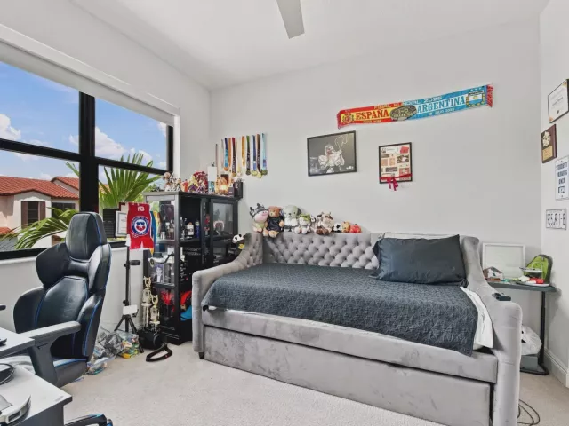 Продажа дома по адресу 20916 NW 1ST Drive - фото 9372134