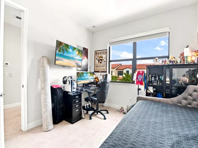 Продажа дома по адресу 20916 NW 1ST Drive - фото 9372135