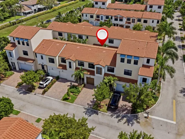 Продажа дома по адресу 20916 NW 1ST Drive - фото 9372154