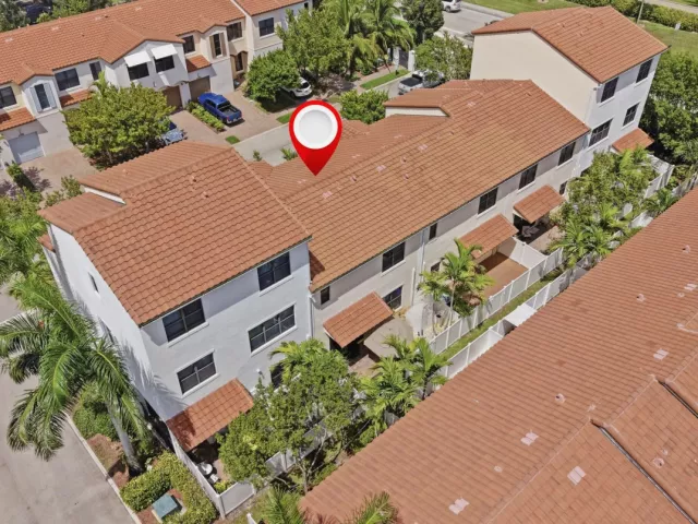 Продажа дома по адресу 20916 NW 1ST Drive - фото 9372156