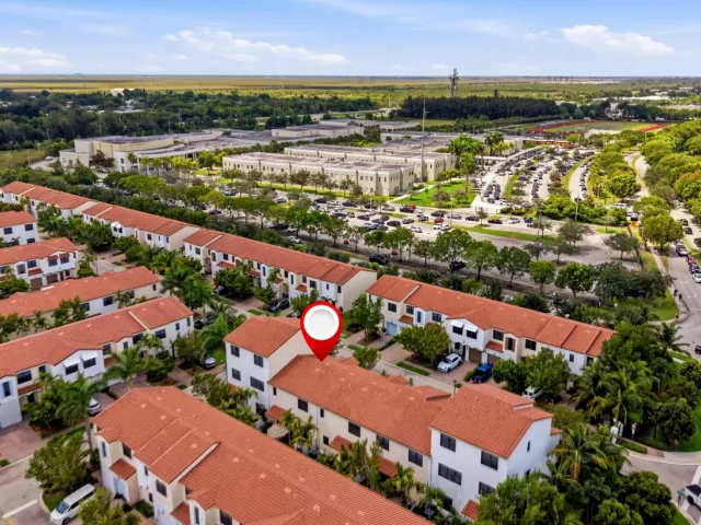Продажа дома по адресу 20916 NW 1ST Drive - фото 9372158