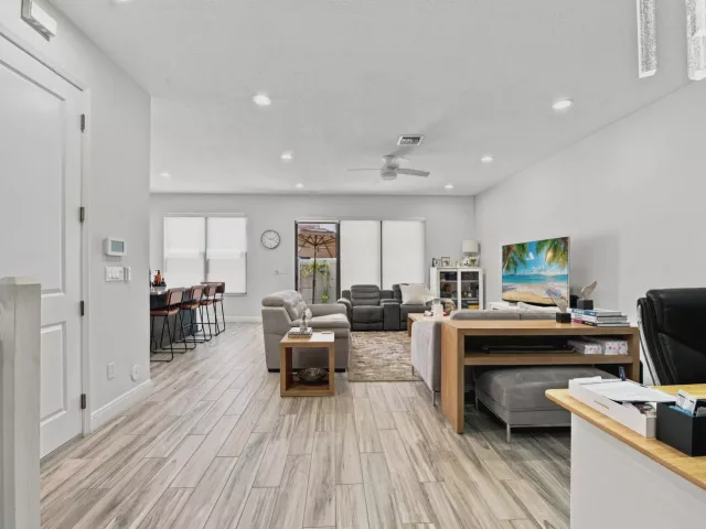 Продажа дома по адресу 20916 NW 1ST Drive - фото 9372121