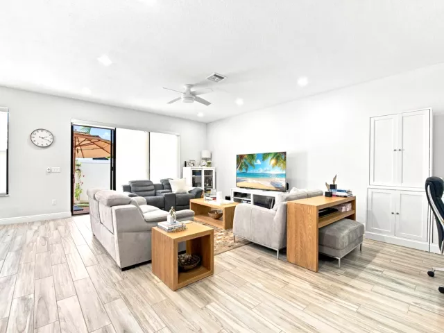 Продажа дома по адресу 20916 NW 1ST Drive - фото 9372122