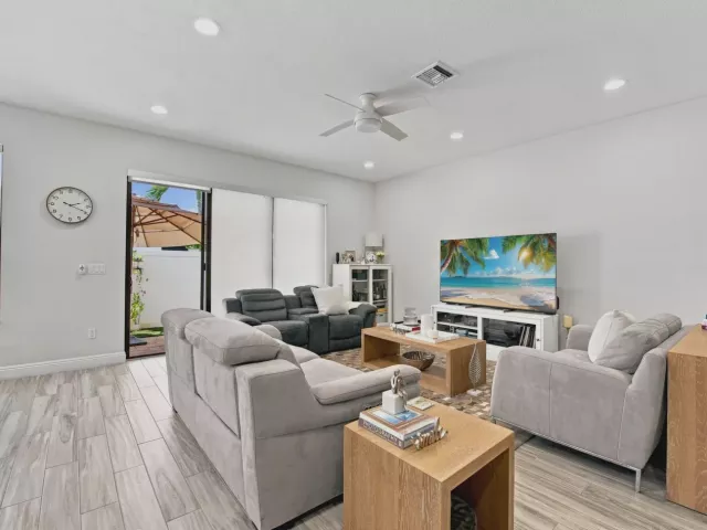 Продажа дома по адресу 20916 NW 1ST Drive - фото 9372124