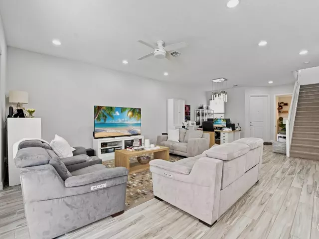 Продажа дома по адресу 20916 NW 1ST Drive - фото 9372125