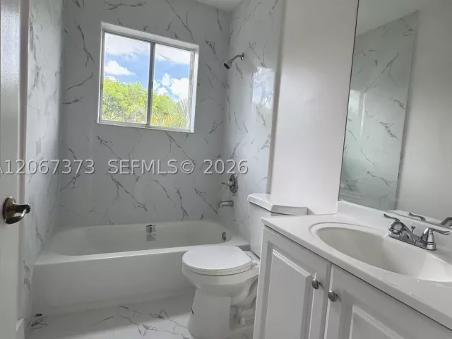 Продажа дома по адресу 5606 NW 112th Psge - фото 9322614