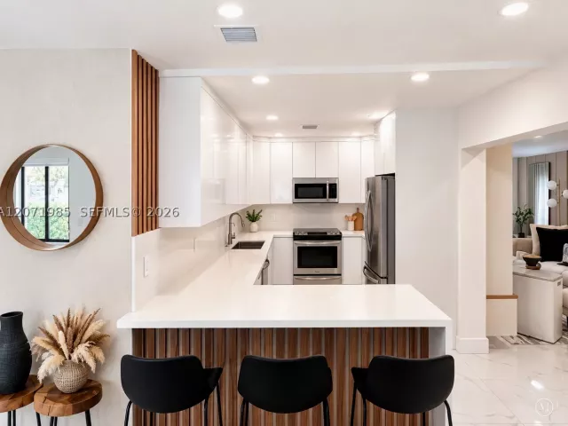 Продажа дома по адресу 4630 SW 3rd St - фото 9303431