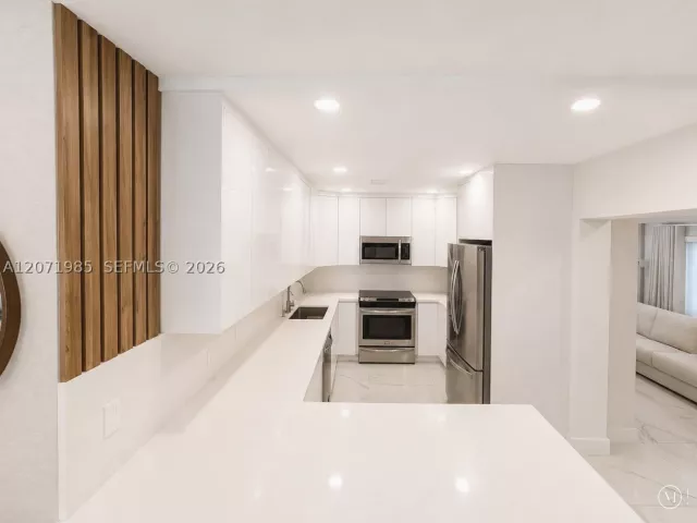 Продажа дома по адресу 4630 SW 3rd St - фото 9303432