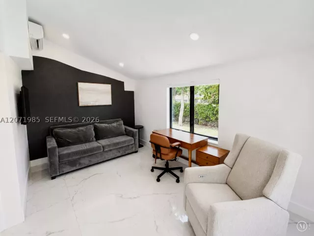 Продажа дома по адресу 4630 SW 3rd St - фото 9303442