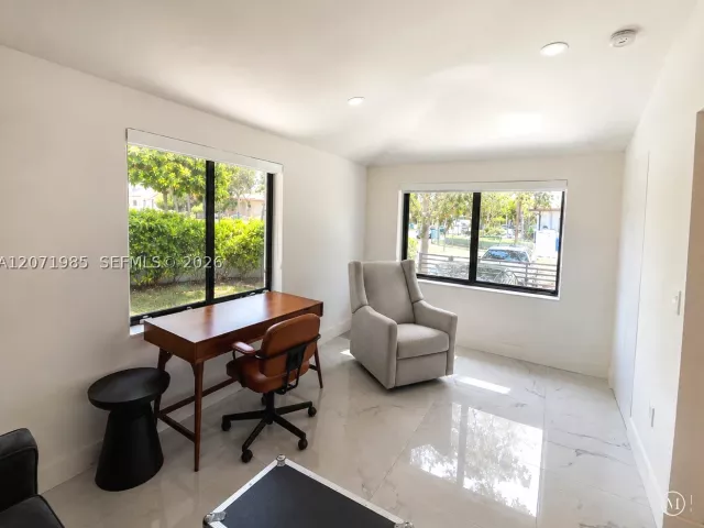 Продажа дома по адресу 4630 SW 3rd St - фото 9303444