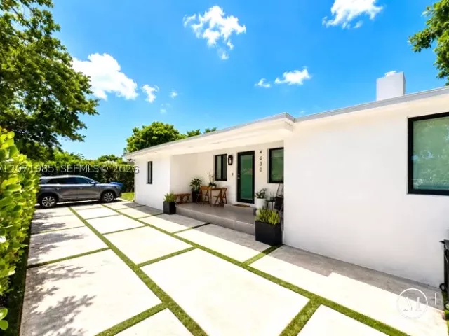 Продажа дома по адресу 4630 SW 3rd St - фото 9303419