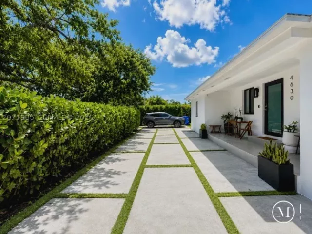 Продажа дома по адресу 4630 SW 3rd St - фото 9303421