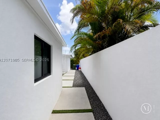 Продажа дома по адресу 4630 SW 3rd St - фото 9303424