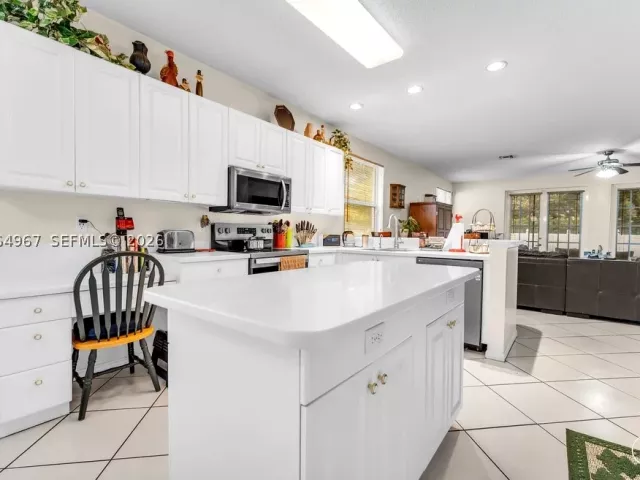 Продажа дома по адресу 15887 NW 11th St - фото 9308128