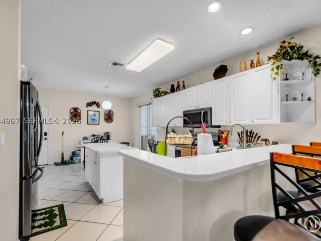 Продажа дома по адресу 15887 NW 11th St - фото 9308136