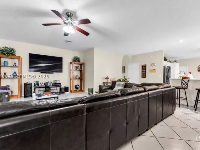 Продажа дома по адресу 15887 NW 11th St - фото 9308137
