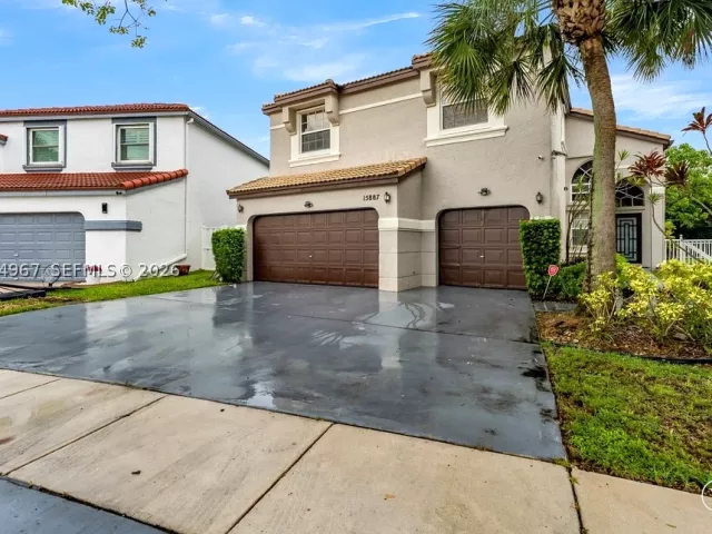 Продажа дома по адресу 15887 NW 11th St - фото 9308139