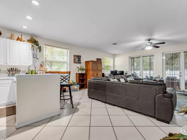 Продажа дома по адресу 15887 NW 11th St - фото 9308142