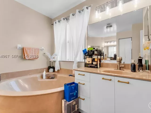 Продажа дома по адресу 15887 NW 11th St - фото 9308147