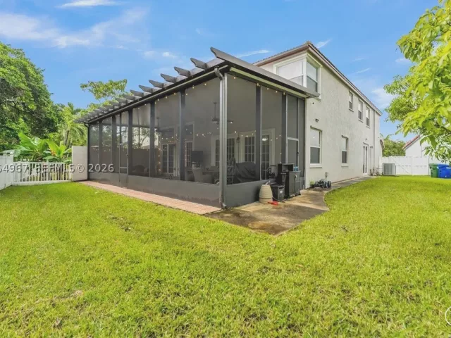 Продажа дома по адресу 15887 NW 11th St - фото 9308167