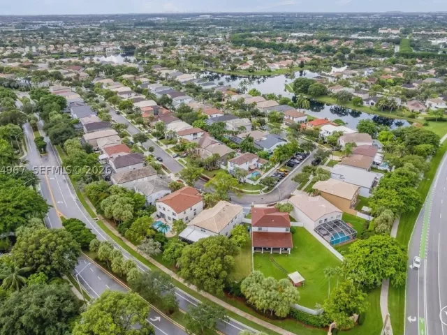 Продажа дома по адресу 15887 NW 11th St - фото 9308177