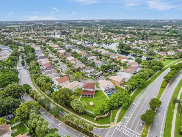 Продажа дома по адресу 15887 NW 11th St - фото 9308178