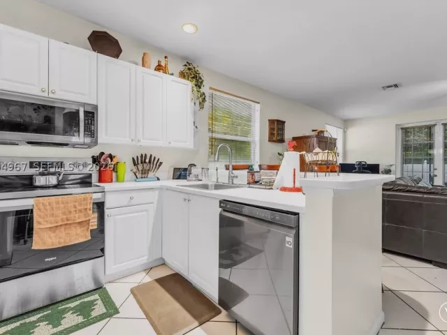 Продажа дома по адресу 15887 NW 11th St - фото 9308123