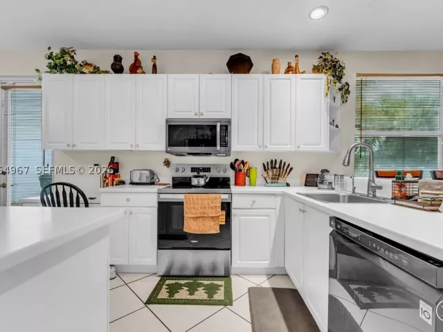 Продажа дома по адресу 15887 NW 11th St - фото 9308124
