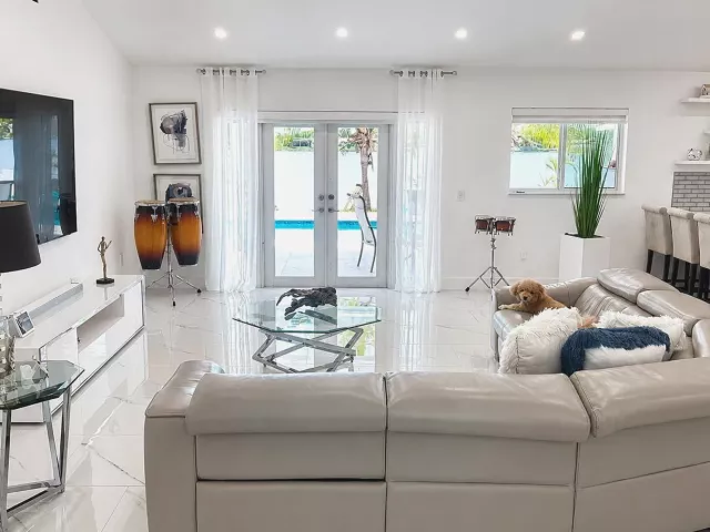 Продажа дома по адресу 500 NW 86TH Avenue - фото 9308897