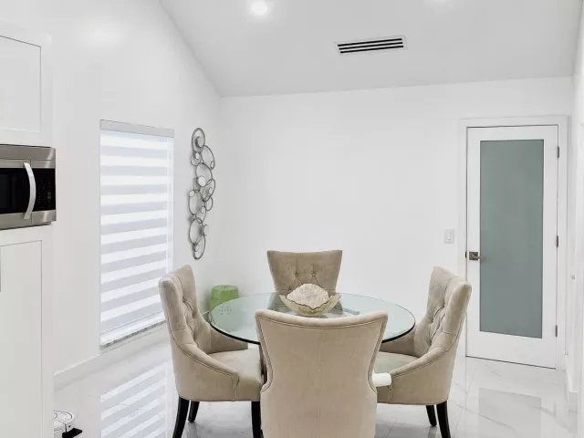 Продажа дома по адресу 500 NW 86TH Avenue - фото 9308898