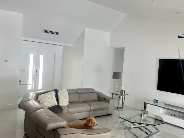 Продажа дома по адресу 500 NW 86TH Avenue - фото 9308899