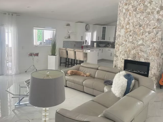 Продажа дома по адресу 500 NW 86TH Avenue - фото 9308900