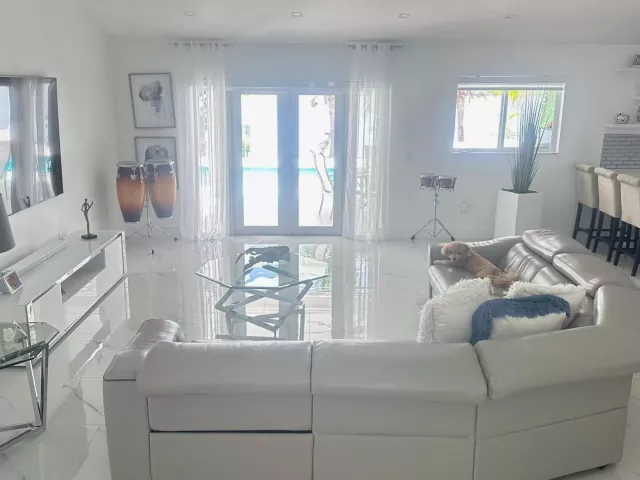 Продажа дома по адресу 500 NW 86TH Avenue - фото 9308901