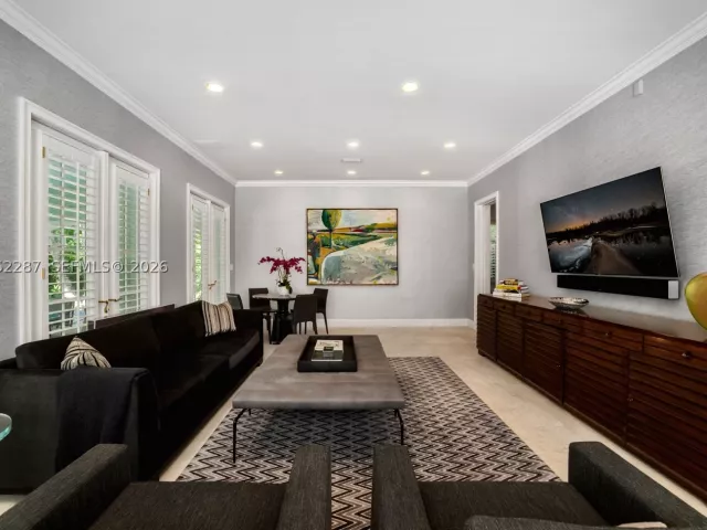 Продажа дома по адресу 3460 S Moorings Way - фото 9334920