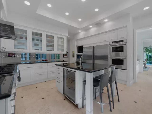 Продажа дома по адресу 3460 S Moorings Way - фото 9334923