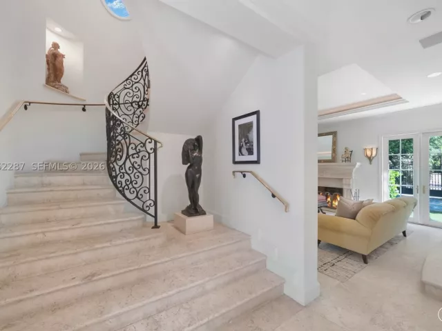 Продажа дома по адресу 3460 S Moorings Way - фото 9334926