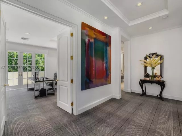 Продажа дома по адресу 3460 S Moorings Way - фото 9334927