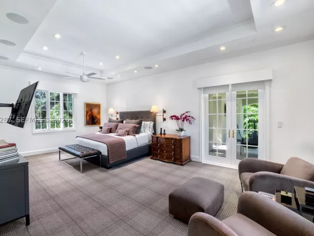 Продажа дома по адресу 3460 S Moorings Way - фото 9334928