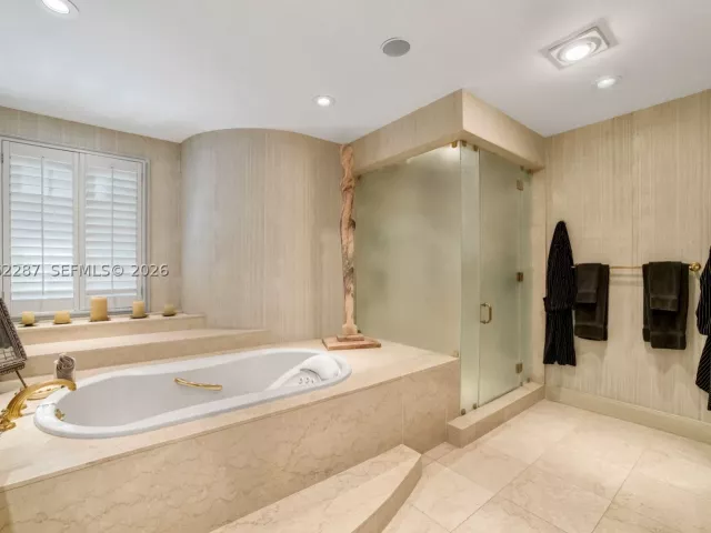 Продажа дома по адресу 3460 S Moorings Way - фото 9334930