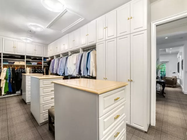 Продажа дома по адресу 3460 S Moorings Way - фото 9334931